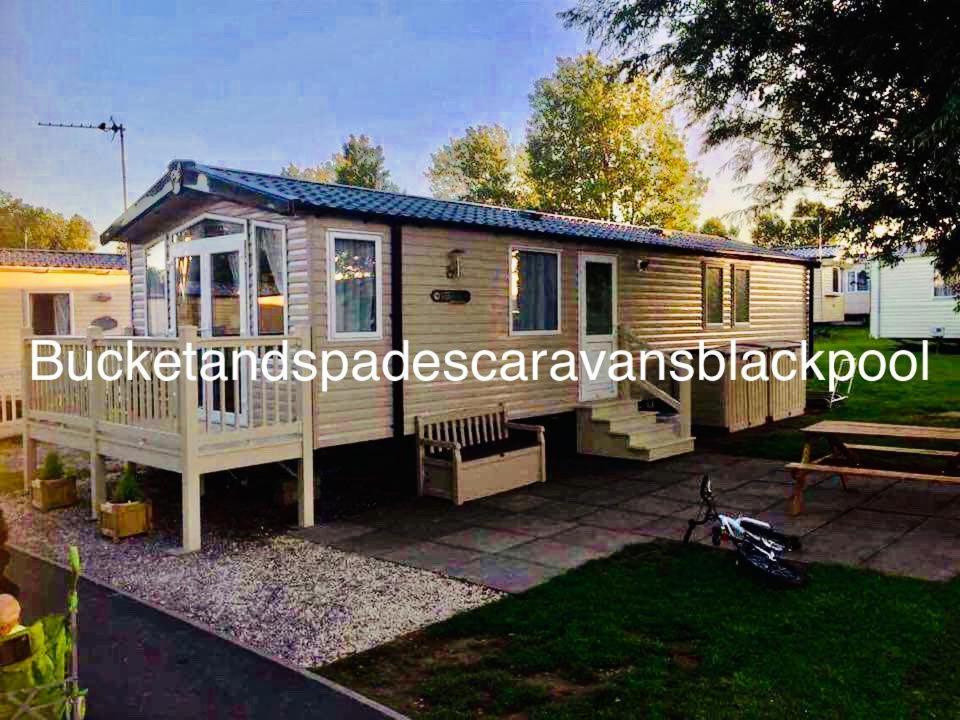 Blackpool Caravans Marton Mere Екстериор снимка