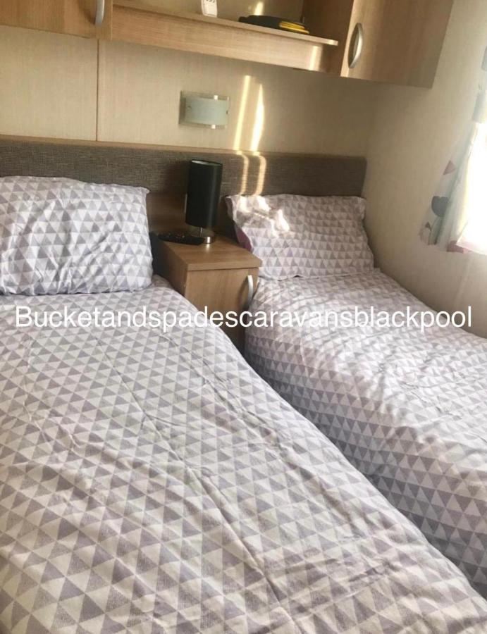 Blackpool Caravans Marton Mere Екстериор снимка