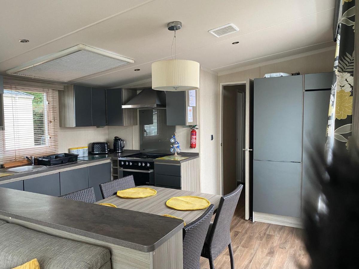 Blackpool Caravans Marton Mere Екстериор снимка