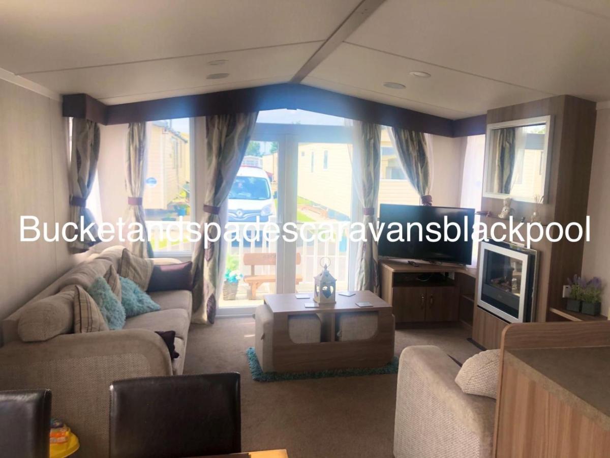 Blackpool Caravans Marton Mere Екстериор снимка