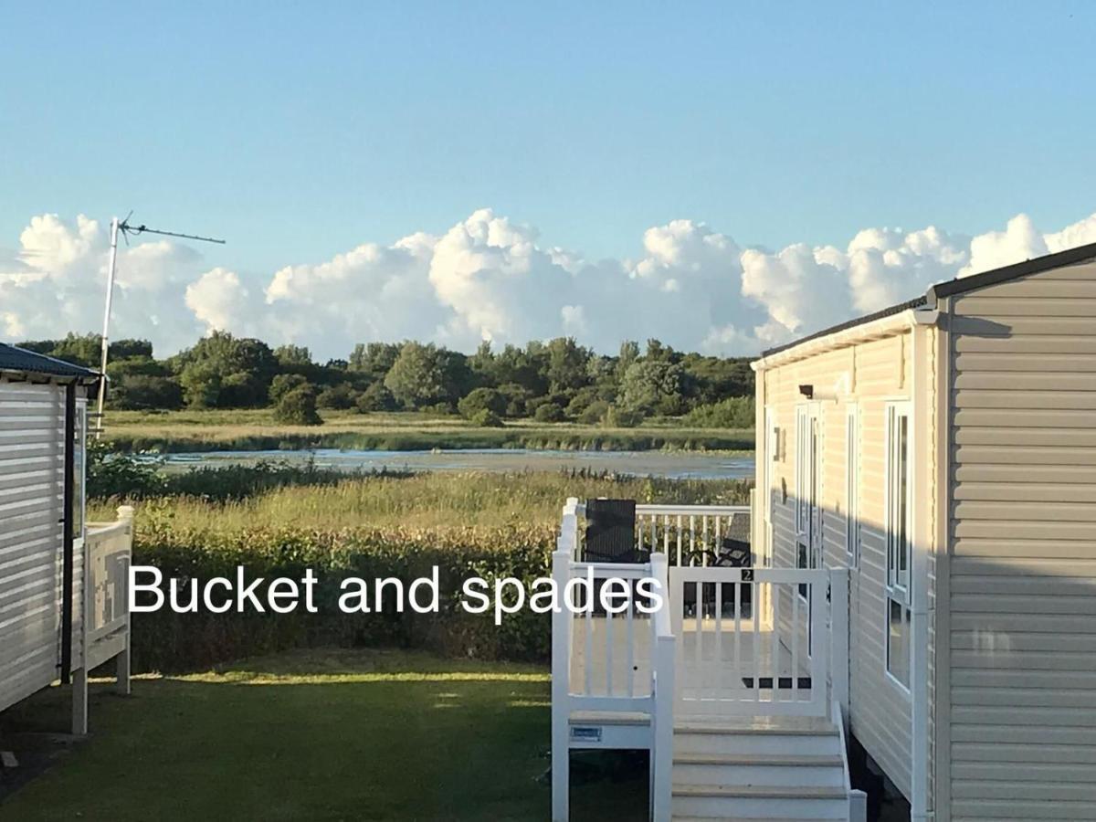 Blackpool Caravans Marton Mere Екстериор снимка